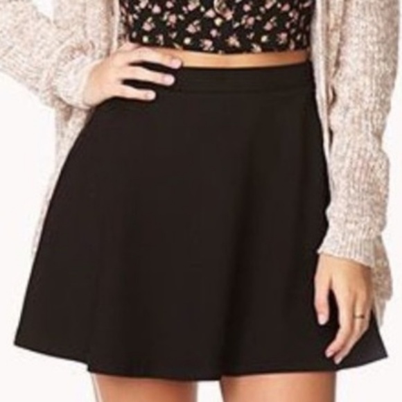Dresses & Skirts - Forever 21 Black circle skater skirt